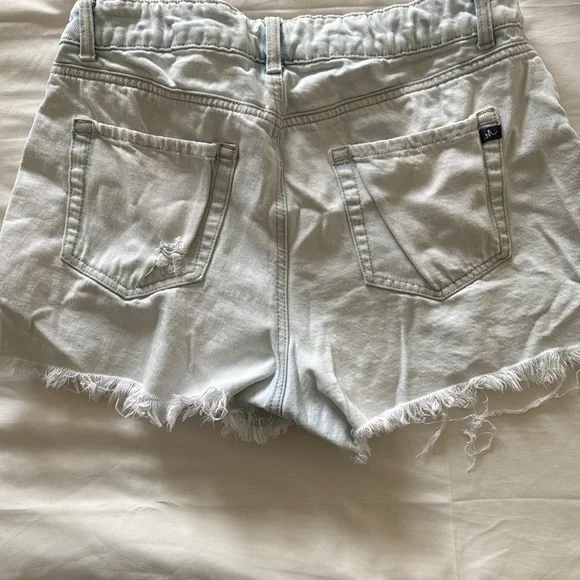 Distress Jean shorts - Picture 2 of 4